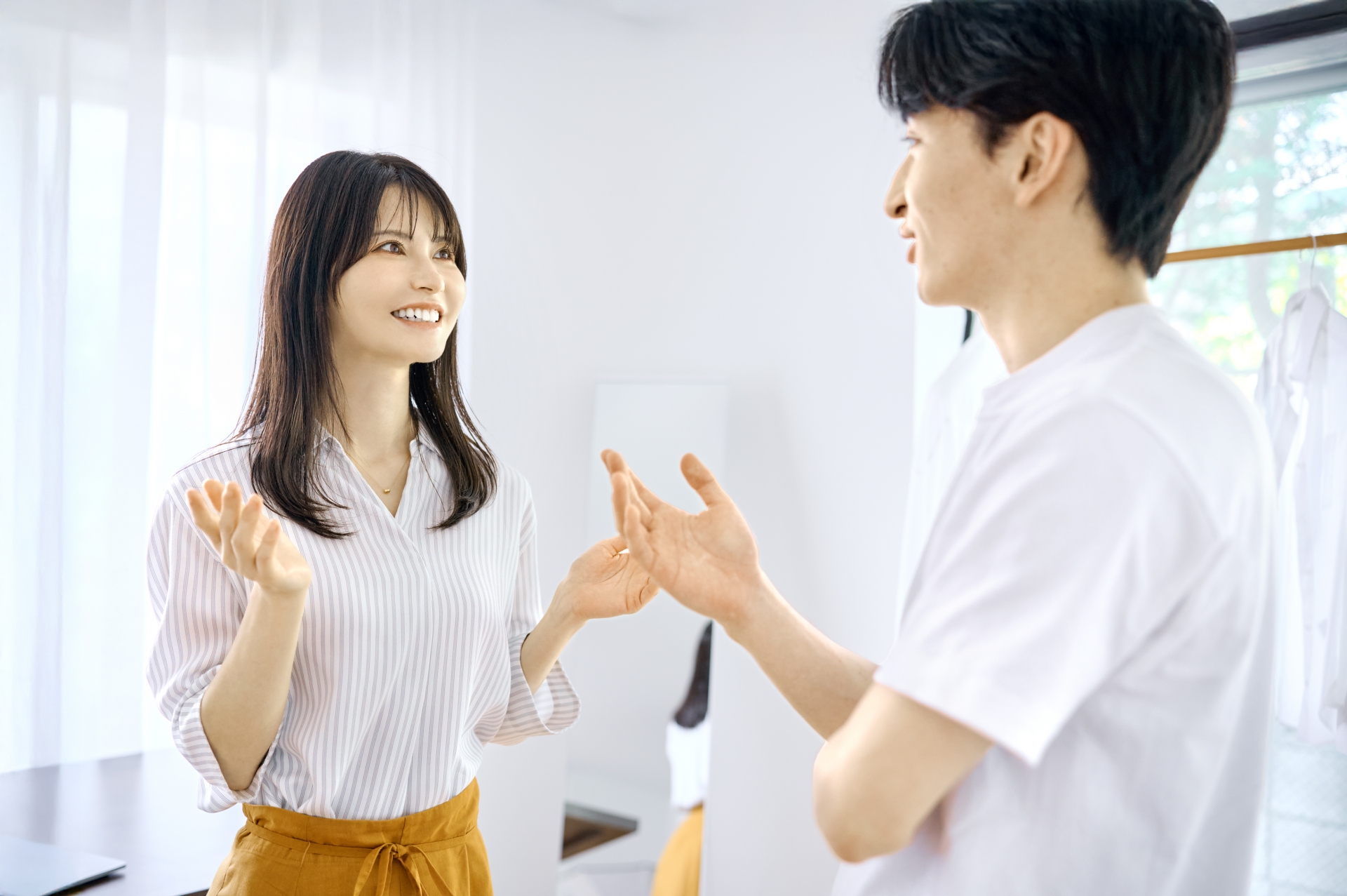 夫婦間で浮気について話し合う